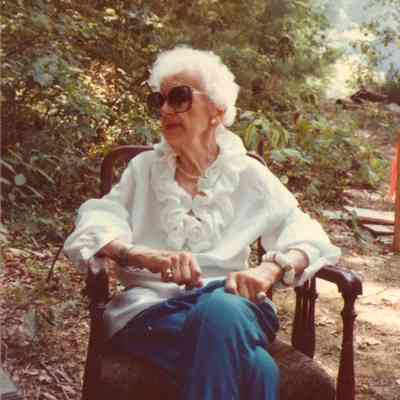 Jean 1985.jpg 371KB