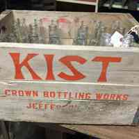 Kist crate with soft drink bottles