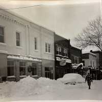          1962 Photo taken by Fr Verne Hohl - Fruit Growers State Bank, Gift Shop?, Sand Bar, London Shop, Allen Antiques
   