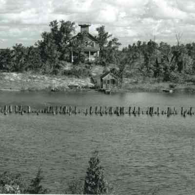 Lighthouse_ca_1945.jpg 5.6MB
