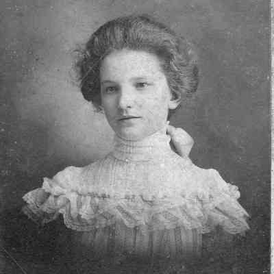 89-1-159_Lucy_Newnham.jpg 235KB: Possibly sister of Marie, Stephen L. and Richard L. that remained in England