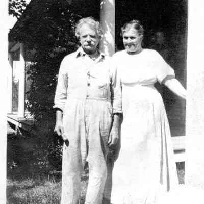 89-1-162_D_Mr-Mrs_Newnham.jpg 232KB: Stephen L. Newnham and Althea L. Deming Newnham