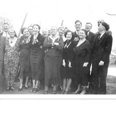 89-1-163_NEWNHAM.jpg 313KB: Richard B. Newnham, Richard L. Newnham, Robert Annesley, Iris Annesley (daughter of Maude and Robert Annesley), Steve L. Newnham, Mrs. Fred Scales (Sabina Annesley daughter of Joseph & Elizabeth) Althea (Deming) Newnham, Bessie Newnham, Nita Ford, Paul Newham