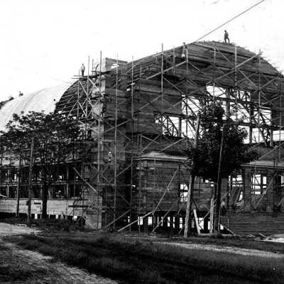 lo 1909 Pavilion half done