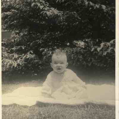 MF-SA-0049.JPG: Gale Ann daughter of Charles R. and Violet Frehse, born at Chicago Dec. 17, 1942