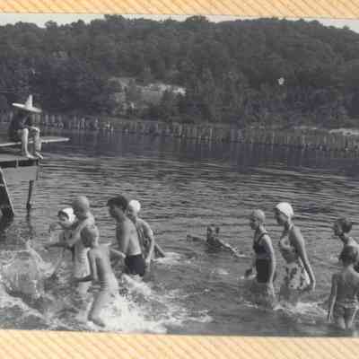 Lighthouse_swimmers.jpg 381KB: Art, Bob Mersbach, Norm