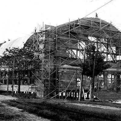 1909 Pavilion half way.jpg 269KB