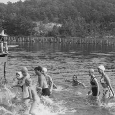 Mod3 Likely to Use - 35.jpg 430KB: Group water game - Art Bob Mersback Norm