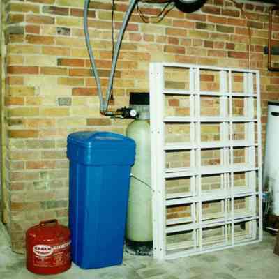 Mod3 Likely to Use - 61.jpg 648KB: lighthouse cellar 1996
