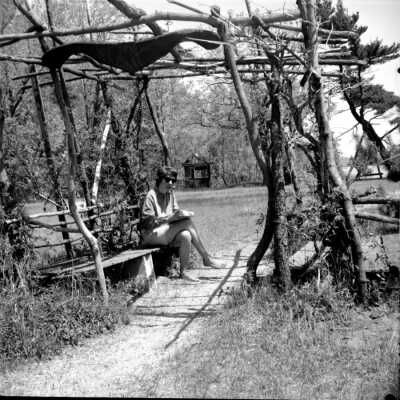 292Ruprecht: 292 0/2	Ox-Bow - People	1961	Rupprecht girl in arbor
