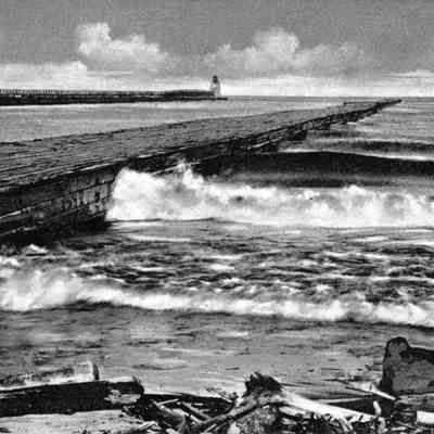 TPF_Saug_Piers_1890s.jpg 714KB