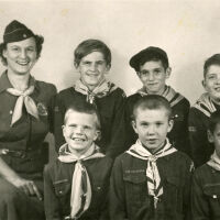          Jayne___cub_scouts.jpg 422MB Digital file at 2021.72.02; Jane VanDis and cub scouts (back row L to R) Kip Henderson, Bruce Simonson, Bob Crawford (front row) Tim Wilson, Bob Engborg and Wayne Schaffer
   