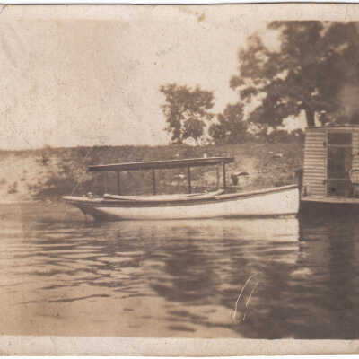 Houseboat ca 1910