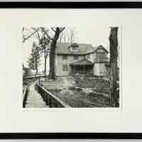          D Hellmuth Cottage - 204 Lakeshore Drive
   