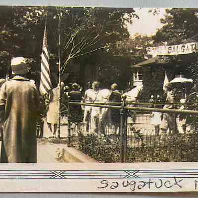 Onlookers at Butler x Culver, c1925