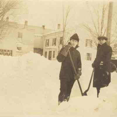 EG-0066a.jpg 220 KB: This digital-only image from the pre-2022 SDHS website photo tour may be from same snow event. Source unknown.