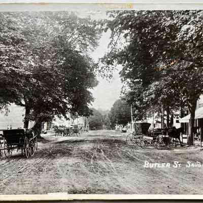 Butler Street unpaved with horses