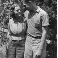          Betty O'Donnel & Paul chilling infront of house 1940.jpg
   