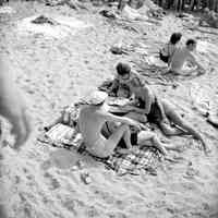          Beach_1949.jpg 209KB
   