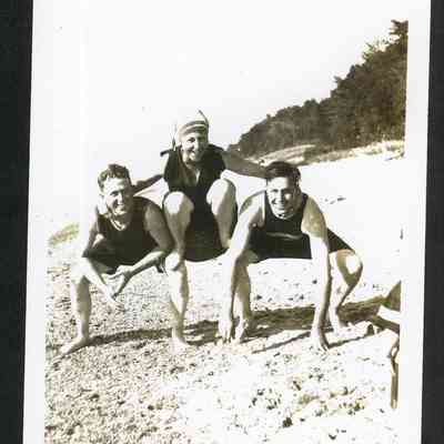 MRT-DouglasBeach-c1918.jpg 387KB