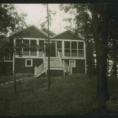 MRT-HouseOnHill.JPG 278KB