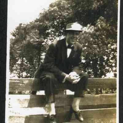 MRT-RobertM-OnFence-c1916.JPG 195KB