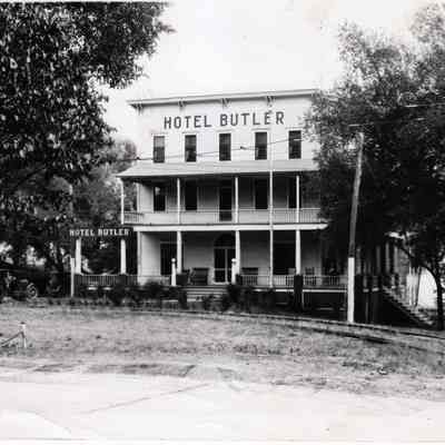 Hotel Butler ca 1925.jpg 857KB: interurban rails visible