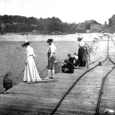 Fishing_at_Pier_Cove