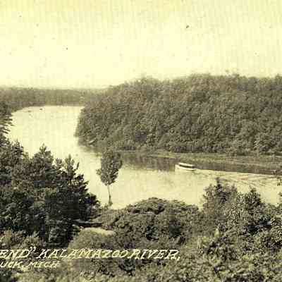 CWPC-0312OxBowBend.JPG 578KB: Postmarked 1910, Ox-Bow bend with motor launch
