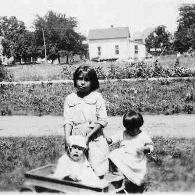 Indians on river 1922.jpg