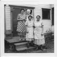          chef-ppl001.jpeg 489KB; Culinary and housekeeping staff
   