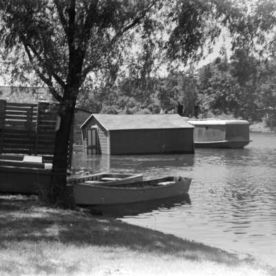 348 0/1	Saugatuck - Fish docks	8/1943	High water, flooded shacks: a348.jpg 1.4MB
