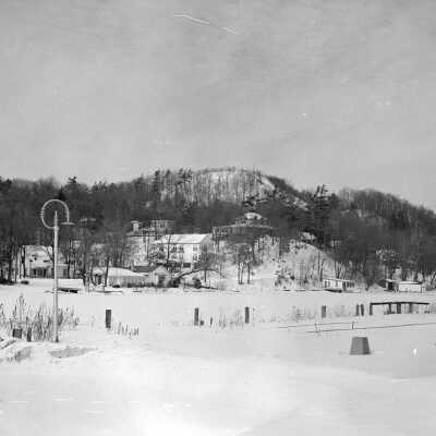 740 0/1	Saugatuck - buildings	1/1945	The Ferry Store from across river, winter