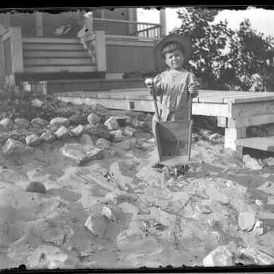joe lighthouse 1909.jpg 1MB