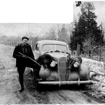 89-1-275_Allen_Wood.jpg 963KB: Allen Wood with bear and buck, license plate 1937, possibly Allen G. Wood 1900-1967