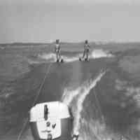          D00021.jpg 2.4MB; waterskiing
   