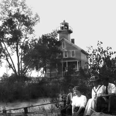 96_55_1_Lighthouse_ca_1900.jpg 1.9MB circa 1900-1910: from box 31 see envelope 96_55_1, people may be the founders of Shorewood