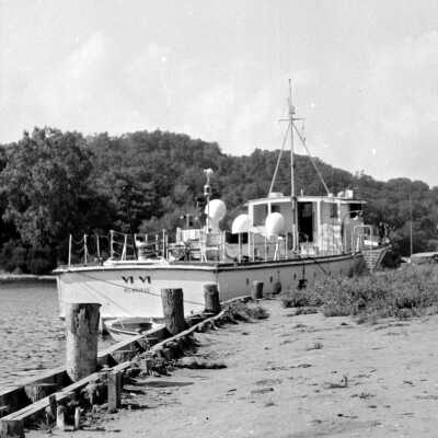 544 0/8	saugatuck - cruisers	9/1/49	Vi Vi at dock