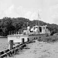          544 0/8	saugatuck - cruisers	9/1/49	Vi Vi at dock
   