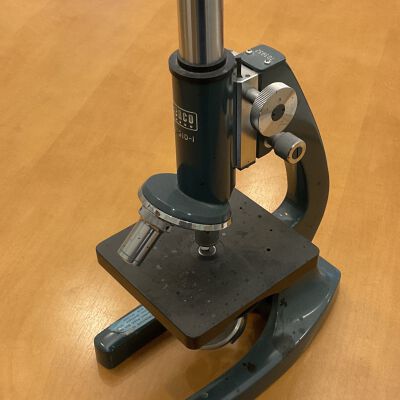 Microscope