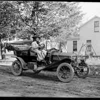          Sim Old car C.jpg 727KB; Two women in a similar car as Sim Old car A.jpg. Culver Street.
   