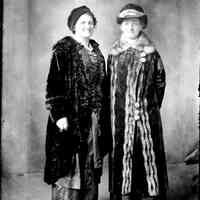          sim two women posing.jpg 650KN; Standing studio portrait of two women. Woman on right is possibily  Sophia (Simonson) Roblyer.
   