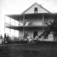          LO35 porches cottage; “The Porches” looks the same today.
   