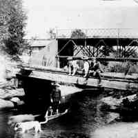          Kids_on_bridge_-_Pier_Cove.jpg 1.4MB
   