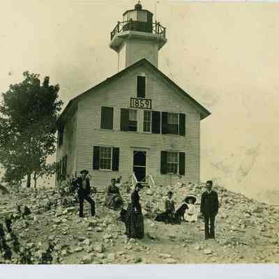 Baker_family_lighthouse_posed.jpg: 2.2 MB  Digital file at 2021.72.02