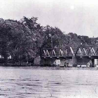 96-105-9_Old_Bridge.jpg 2.1MB