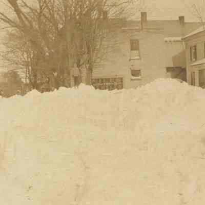EG-0255a.jpg 118KB: This digital-only image from the pre-2022 SDHS website photo tour may be from same snow event. Source unknown.
