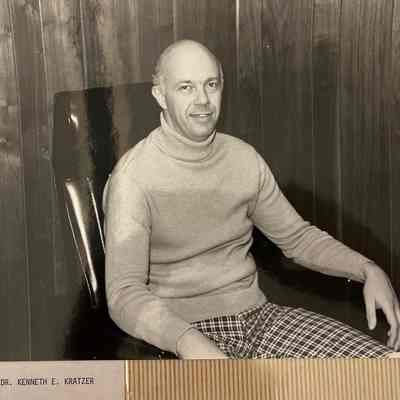Dr. Kenneth E. Kratzer