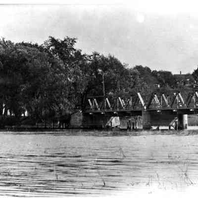 Bridge_ca_1920.jpg 217KB: truss bridge possibly at New Richmond