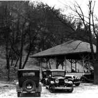          Cars_at_Baldhead_ca_1930.jpg 241Kb; Mount Baldhead picnic pavilion
   